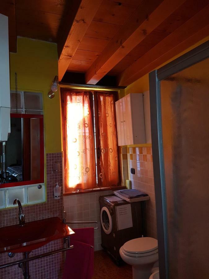Dora Baltea Monolocale Primo Piano Mansarda Secondo Piano Verona Dış mekan fotoğraf