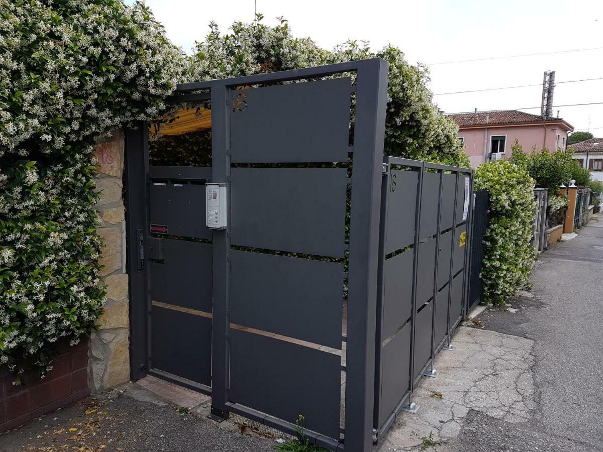 Dora Baltea Monolocale Primo Piano Mansarda Secondo Piano Verona Dış mekan fotoğraf