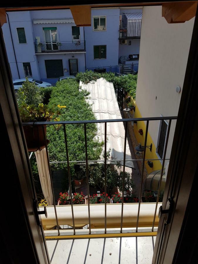 Dora Baltea Monolocale Primo Piano Mansarda Secondo Piano Verona Dış mekan fotoğraf